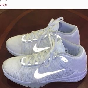 Nike Zoom Ascention white and grey